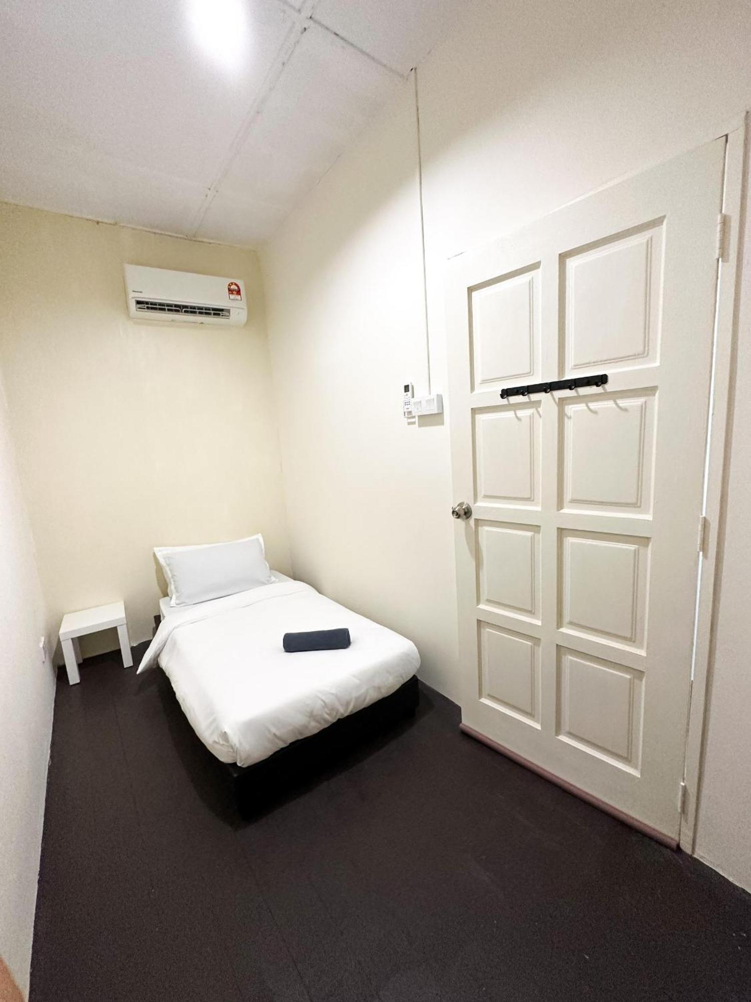 22A Hostel George Town Bagian luar foto